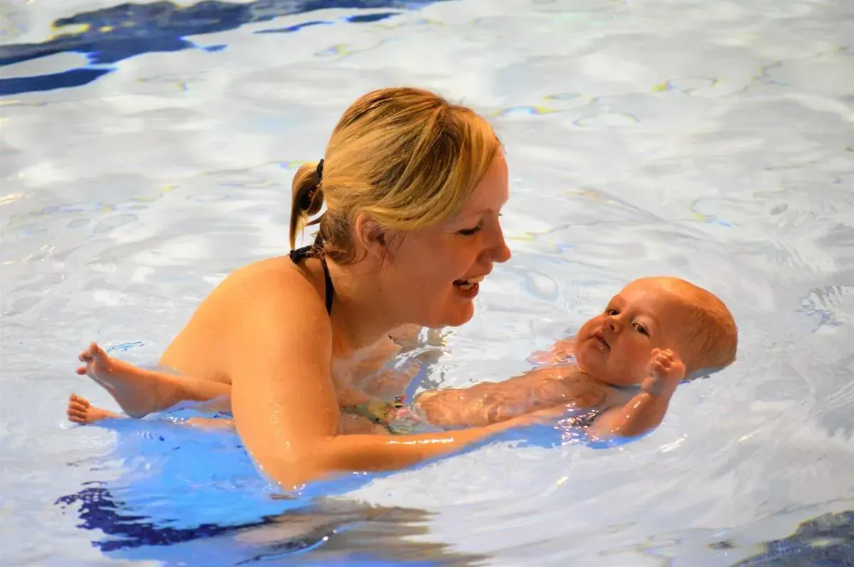 Ouder & Kind zwemmen in het Molenduinbad Norg